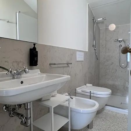 Vendramin Canal View *