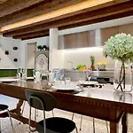 Vendramin Canal View Apartment