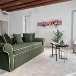 Apartment Vendramin Canal View Venice