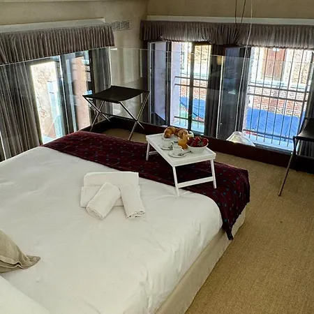 Vendramin Canal View Apartment Venice