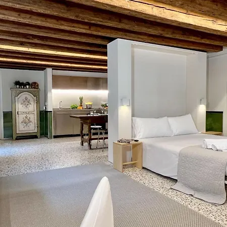 Vendramin Canal View Apartment