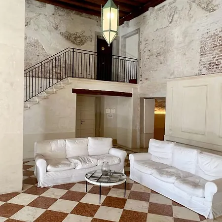 Vendramin Canal View Apartment Venice