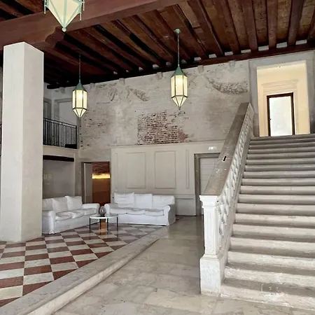 Apartment Vendramin Canal View Venice