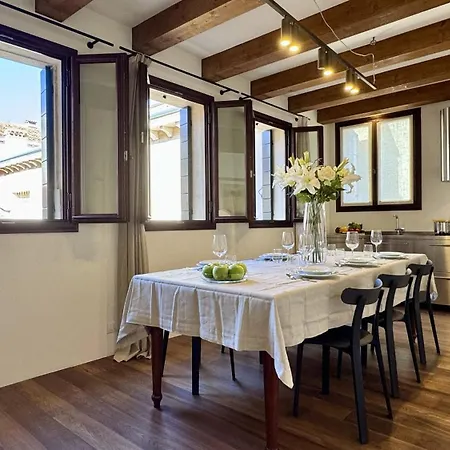 Vendramin Canal View Daire
