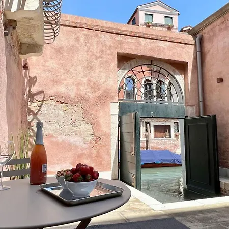 Vendramin Canal View * البندقية